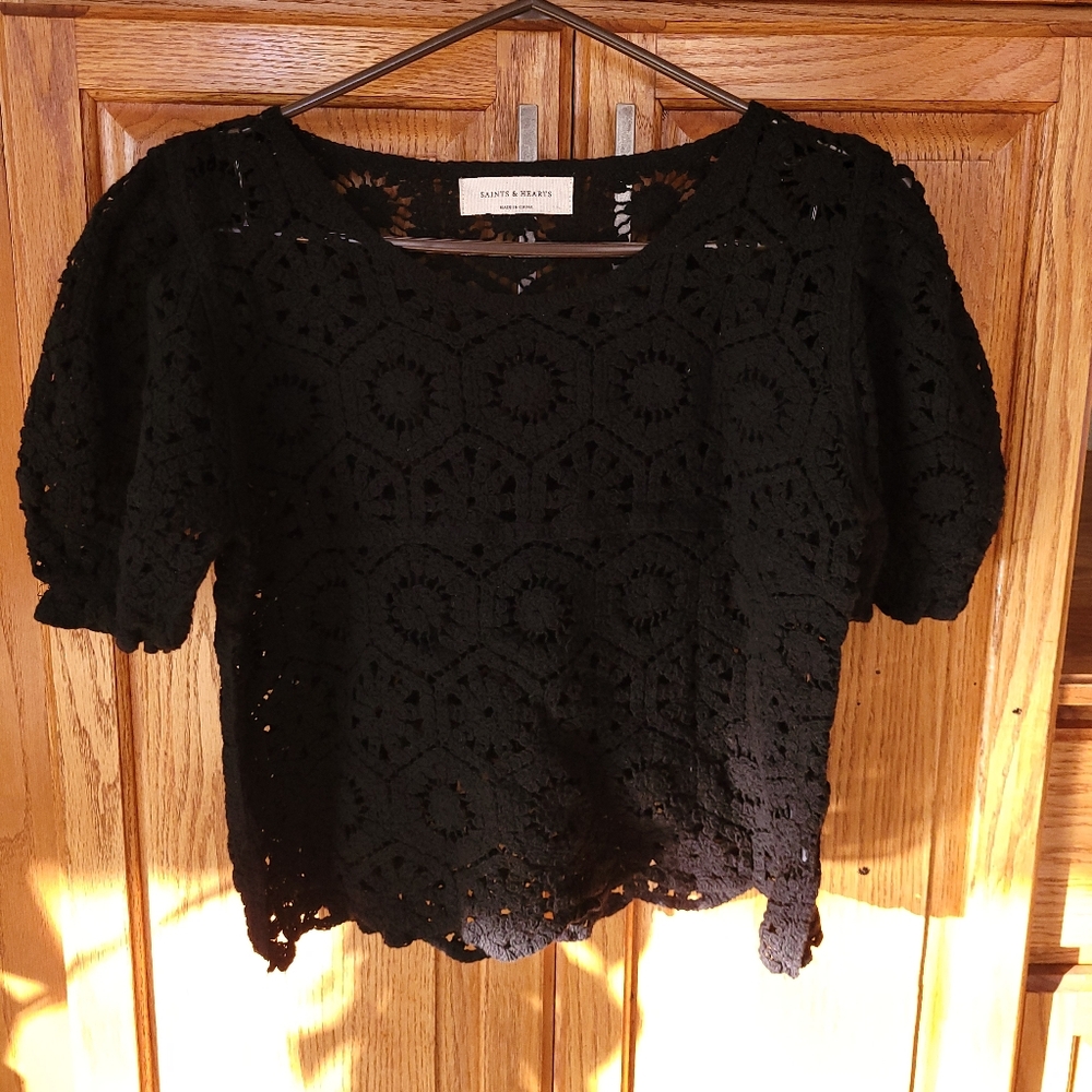 NWOT Saints & Hearts Puffed Sleeve Crochet Top